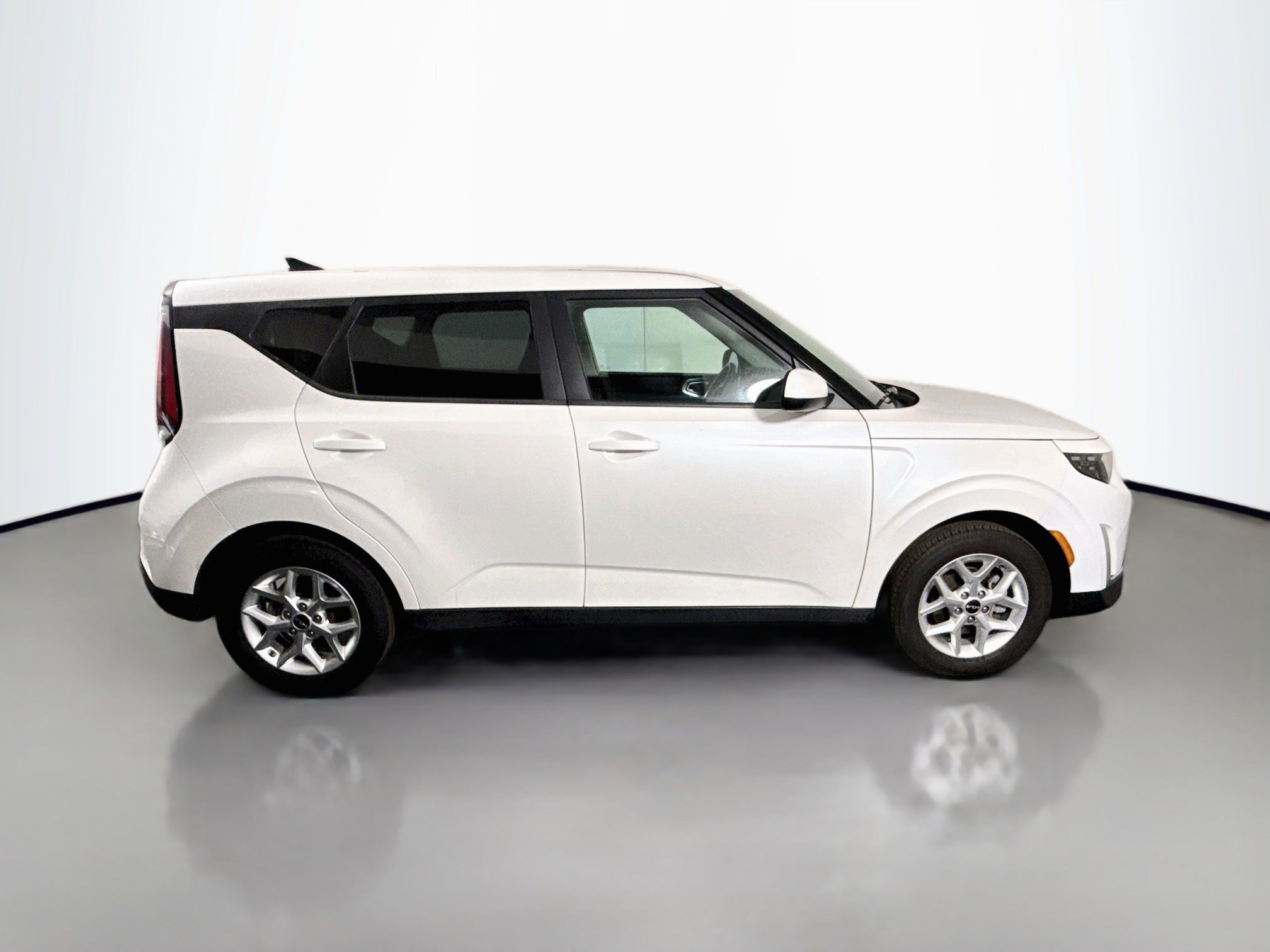 Used 2023 Kia Soul LX w/ LX Technology Package FWD image 11