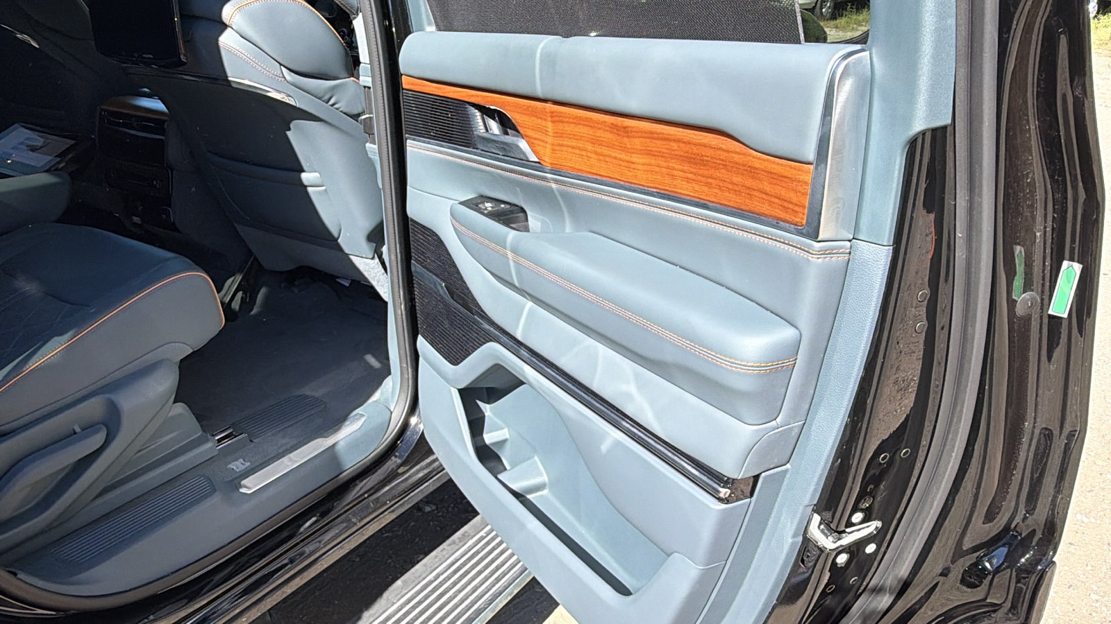 Certified 2024 Jeep Grand Wagoneer Series III w/ Rear Seat Video Group 1 AWD/4WD image 21