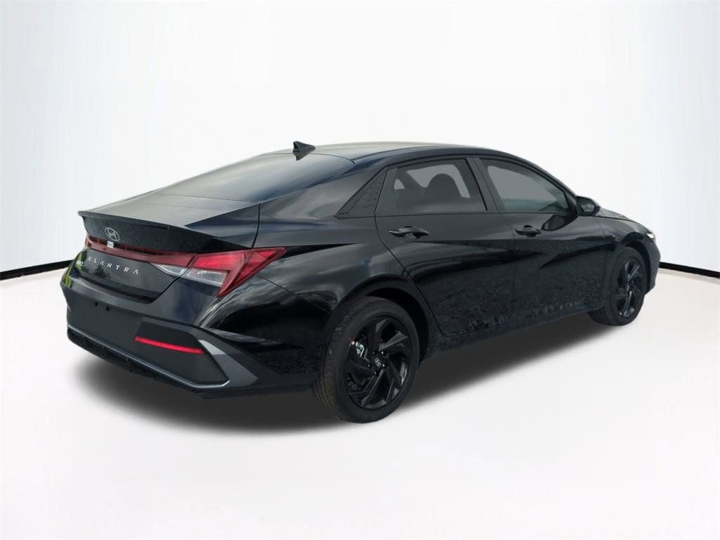 New 2026 Hyundai Elantra Sport image 5