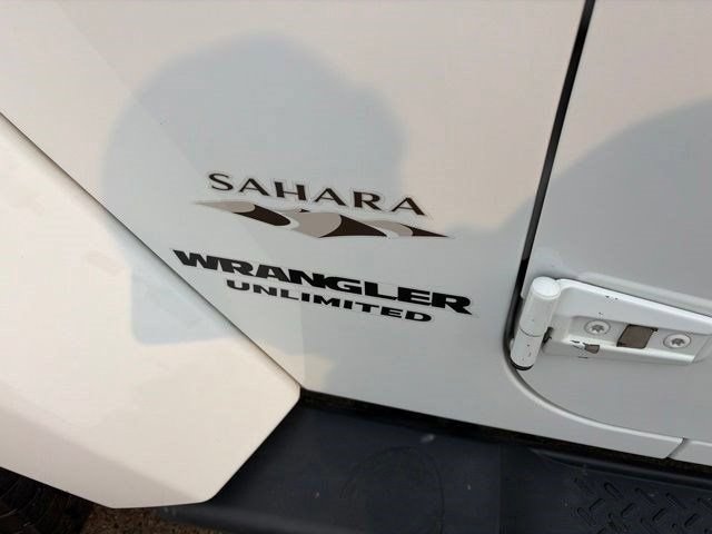 Used 2017 Jeep Wrangler Unlimited Sahara w/ Max Tow Package AWD/4WD image 39