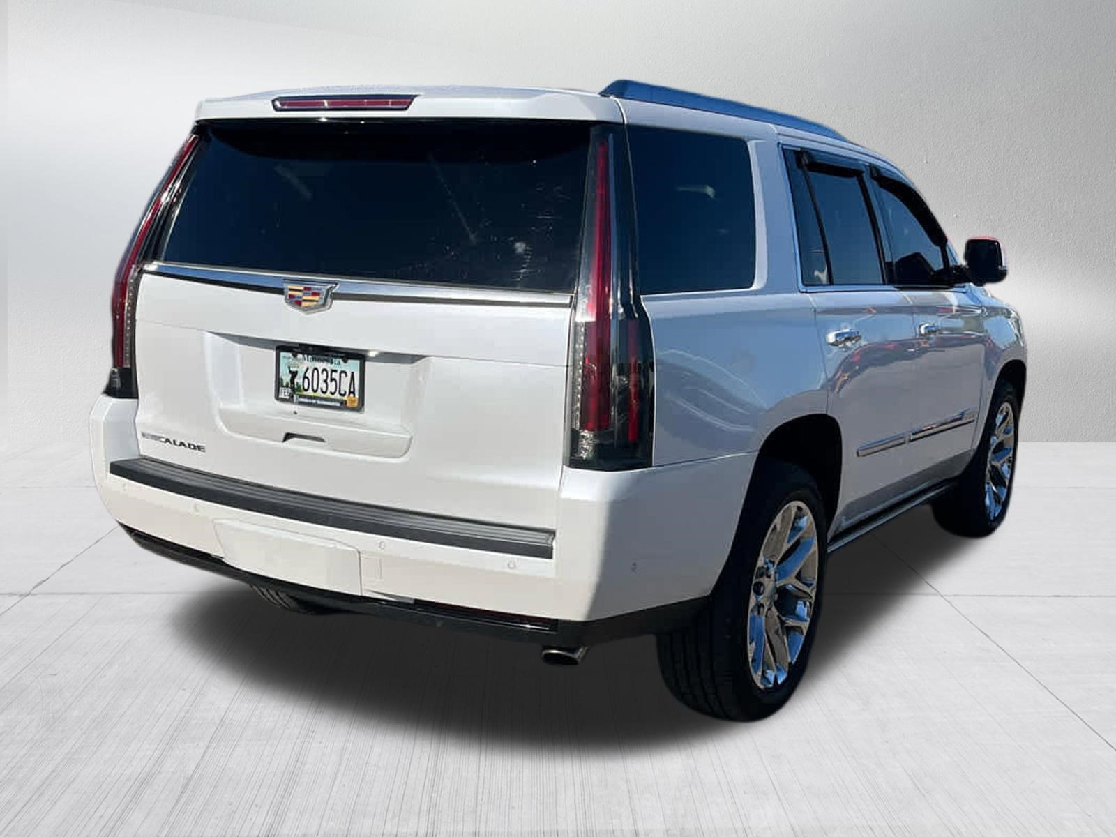 Used 2018 Cadillac Escalade Platinum AWD/4WD image 2