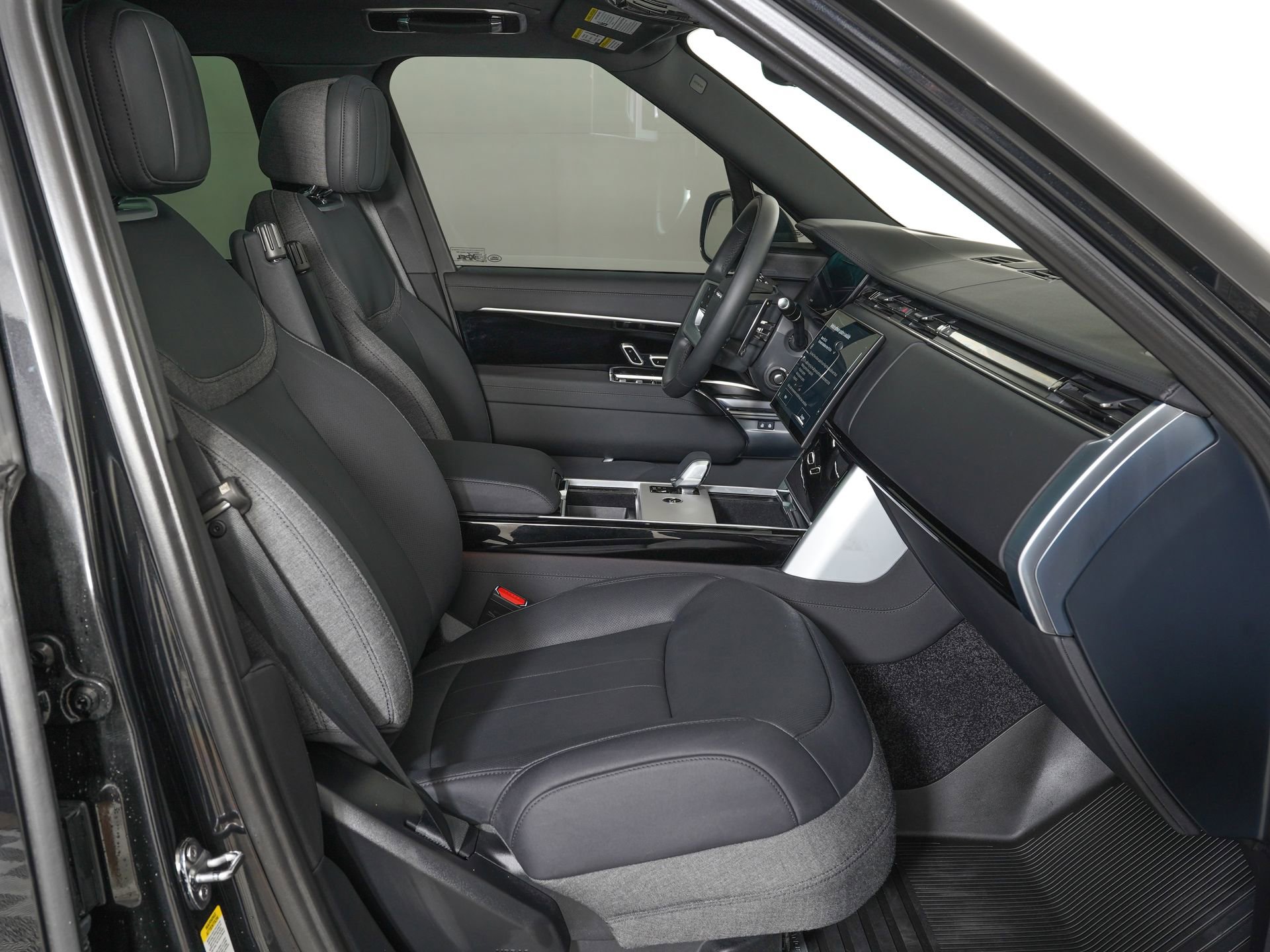Used 2025 Land Rover Range Rover SE AWD/4WD image 9