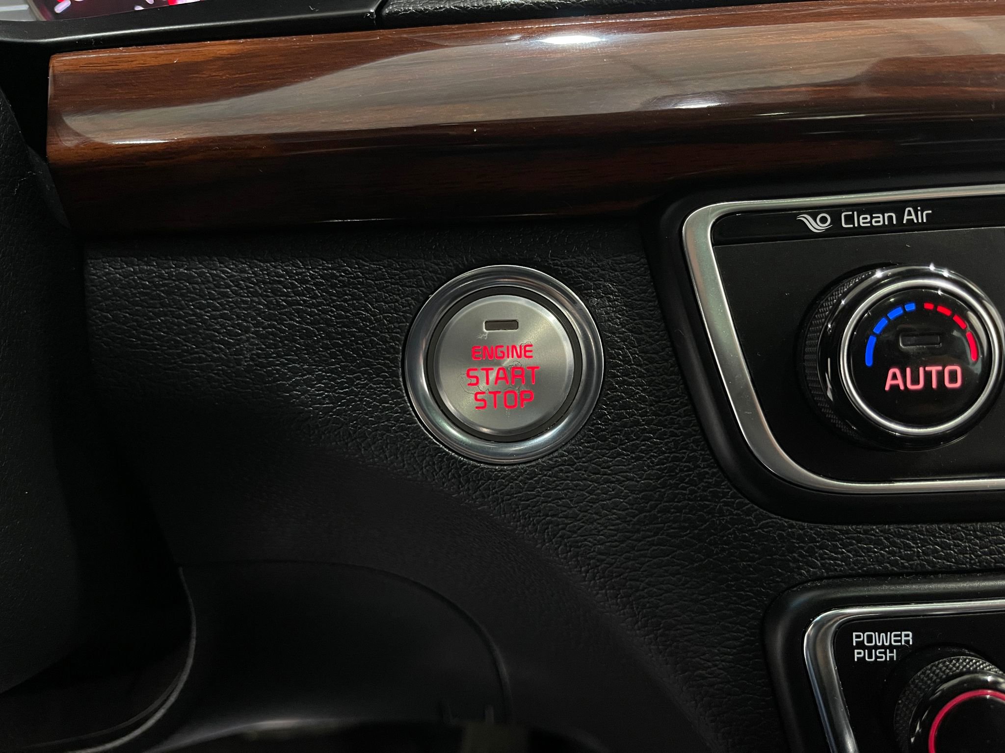 Used 2018 Kia Cadenza Technology image 23