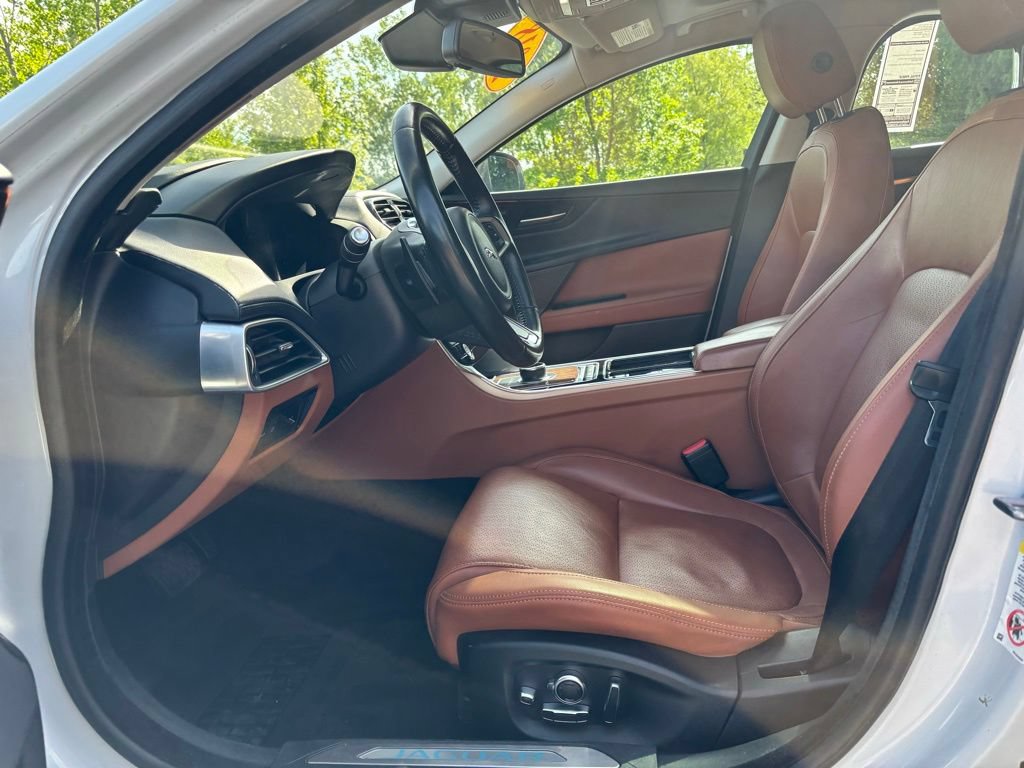 Used 2018 Jaguar XE Portfolio RWD image 11