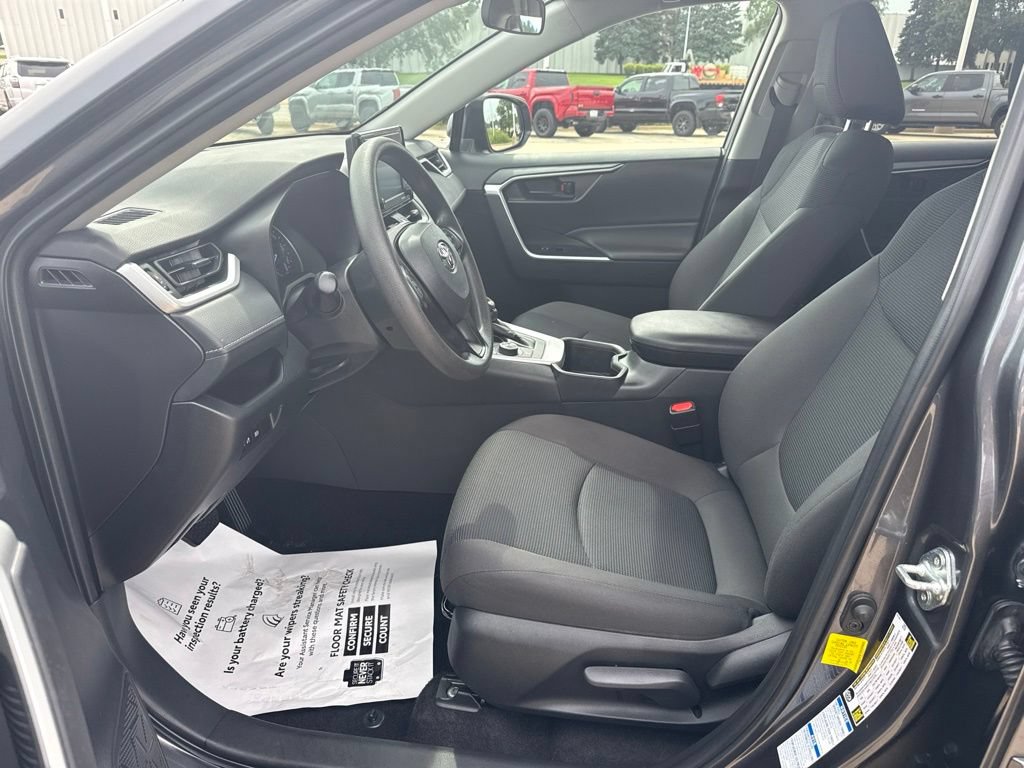 Certified 2022 Toyota RAV4 LE AWD/4WD image 7