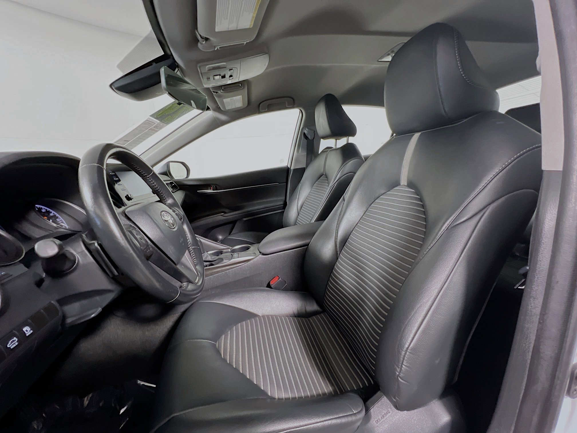 Used 2024 Toyota Camry SE image 15