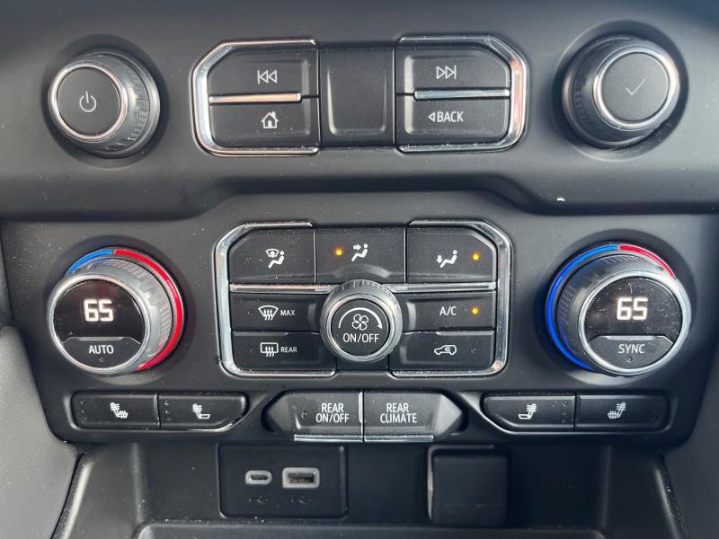 Used 2024 Chevrolet Suburban LT image 20