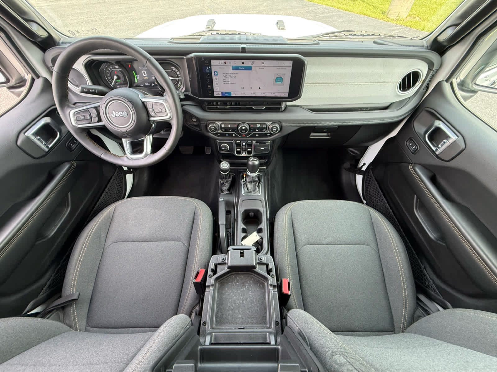 Used 2024 Jeep Wrangler Unlimited Sahara AWD/4WD image 17