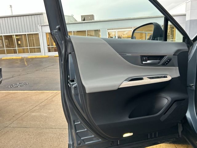 Used 2023 Toyota Venza Limited image 25