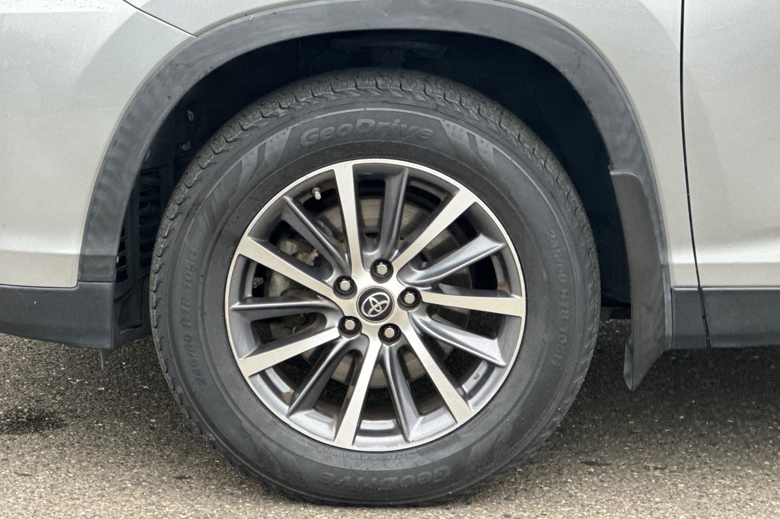 Used 2019 Toyota Highlander SE image 26