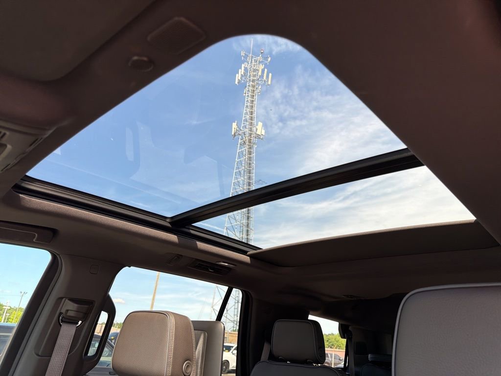 Used 2024 GMC Yukon Denali w/ Advanced Technology Package image 27