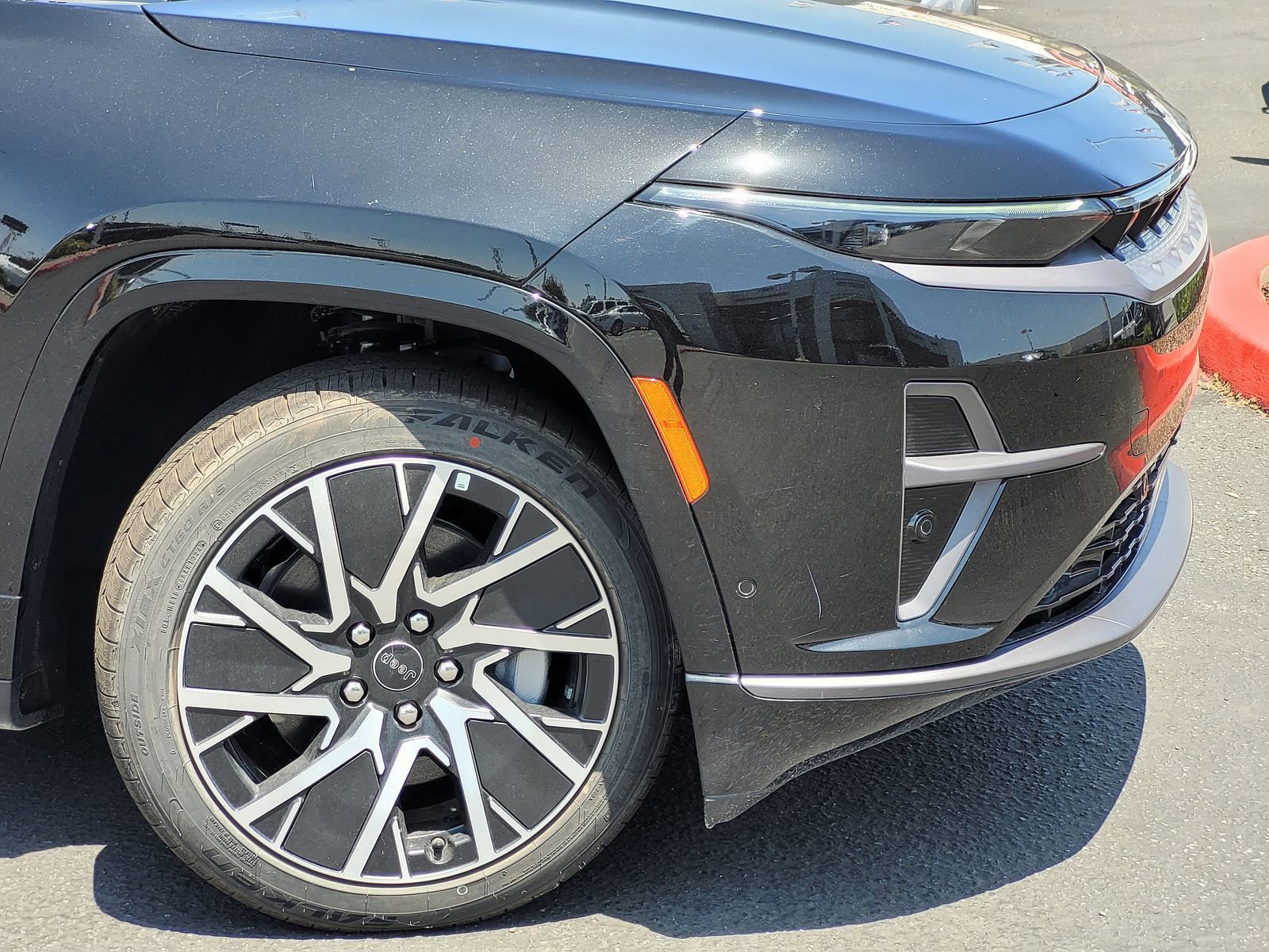 New 2025 Jeep Wagoneer Limited image 3