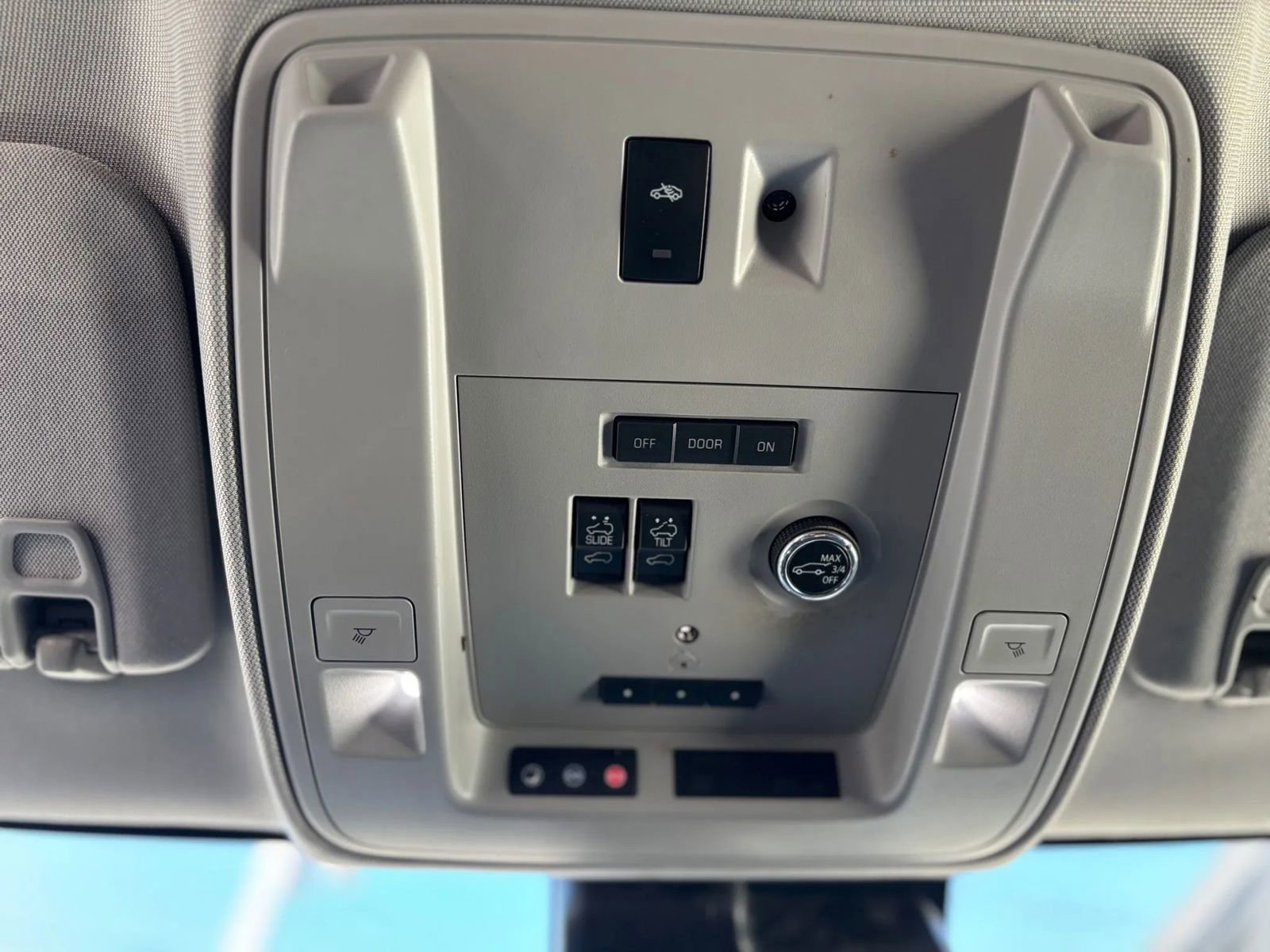 Used 2020 Cadillac Escalade Premium Luxury image 32