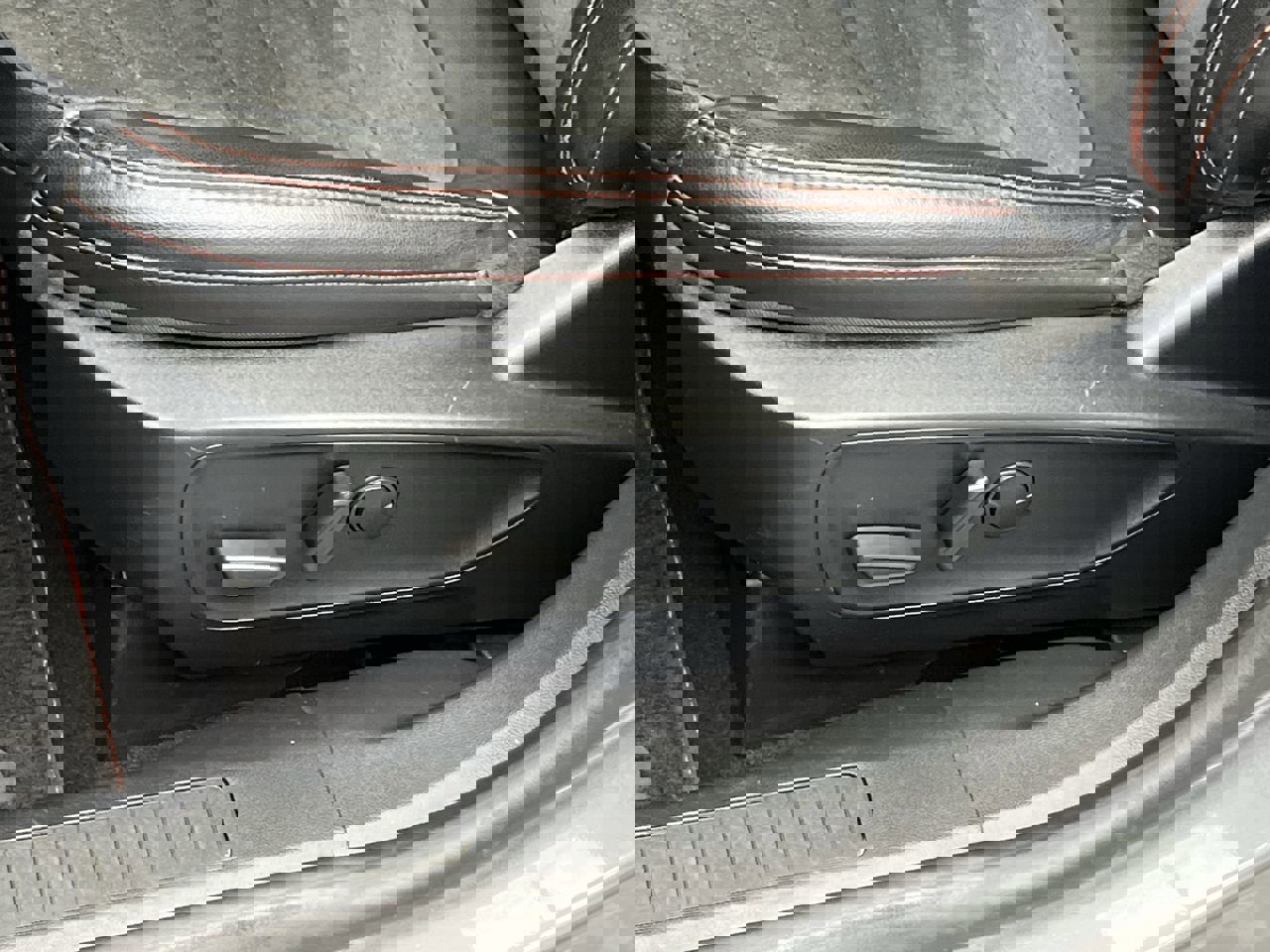 Certified 2022 Ford Escape SEL w/ SEL Stealth AWD Package image 12