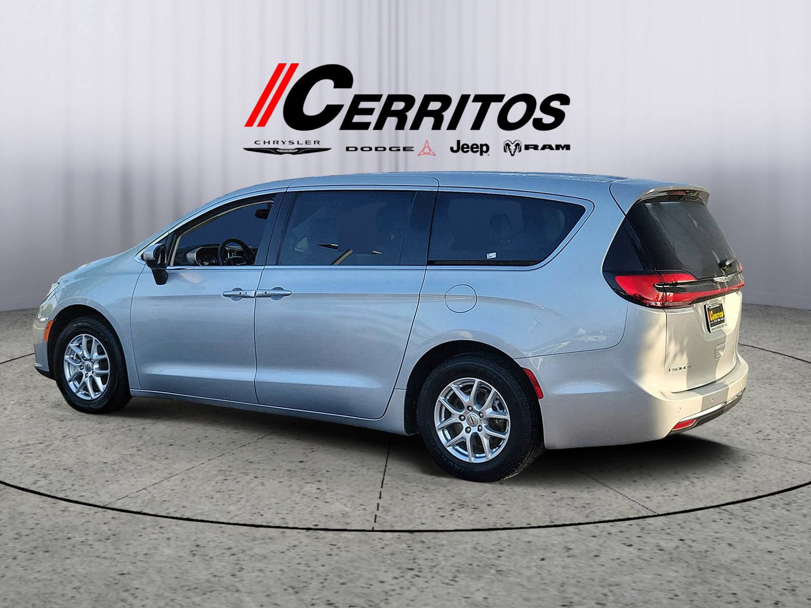 Certified 2023 Chrysler Pacifica Touring-L FWD video 2