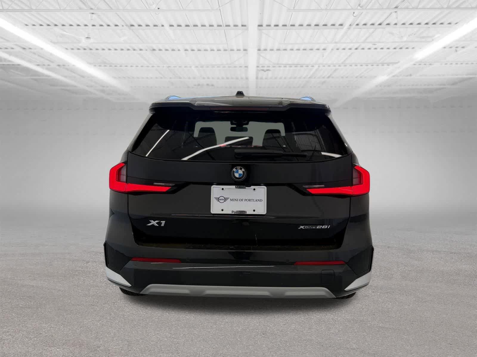 Used 2025 BMW X1 xDrive28i w/ Premium Package AWD/4WD image 4