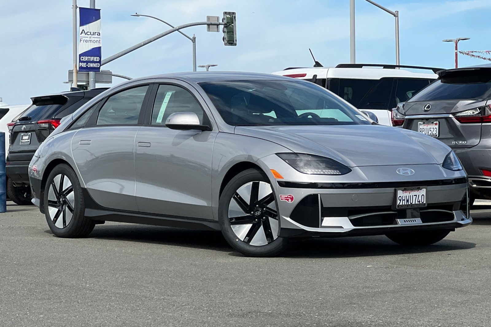 Used 2023 Hyundai Ioniq 6 SE RWD image 2