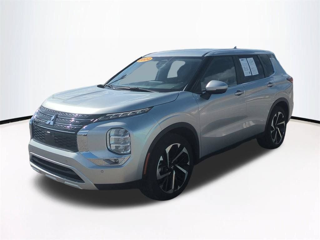 Used 2024 Mitsubishi Outlander SE Black Edition FWD image 9