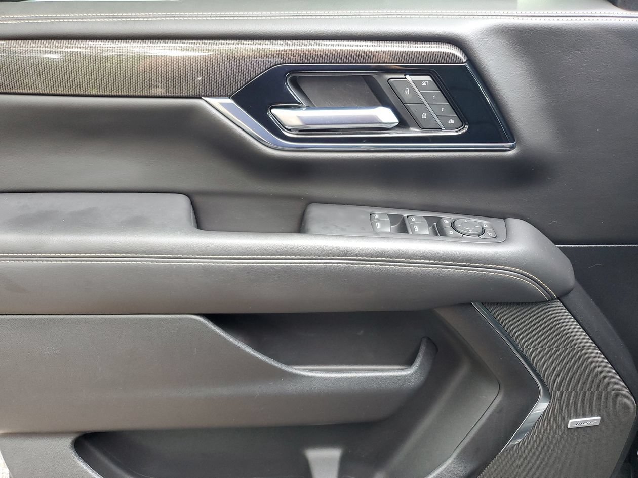 Used 2025 GMC Yukon XL Elevation RWD image 16