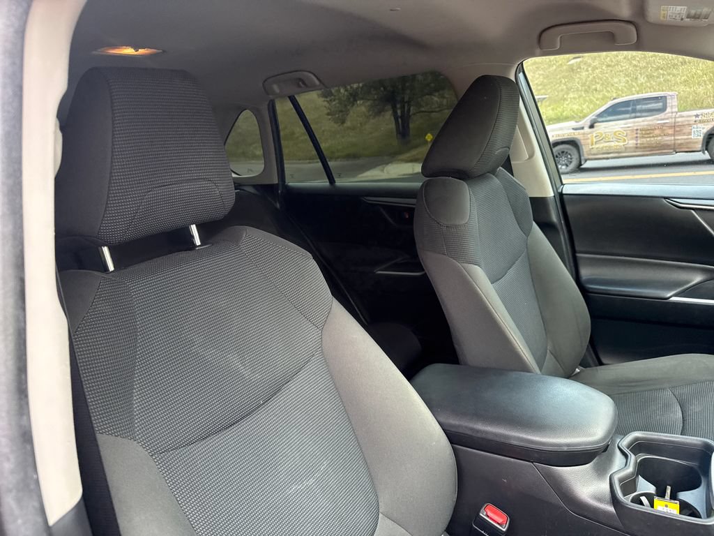 Used 2021 Toyota RAV4 LE AWD/4WD image 33