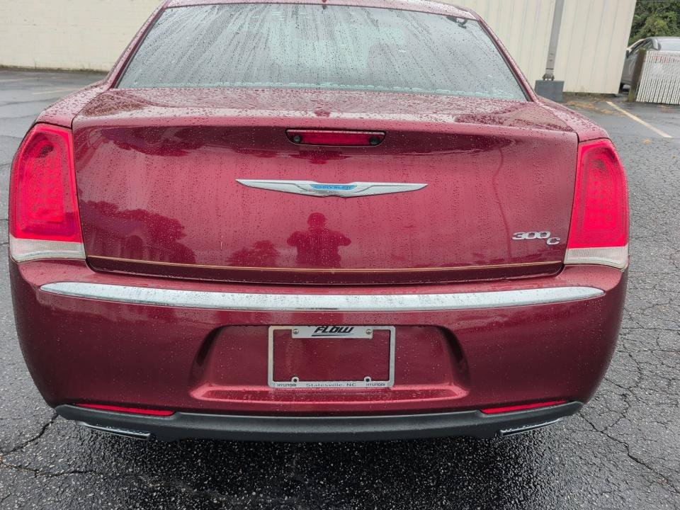 Used 2017 Chrysler 300 C RWD image 18