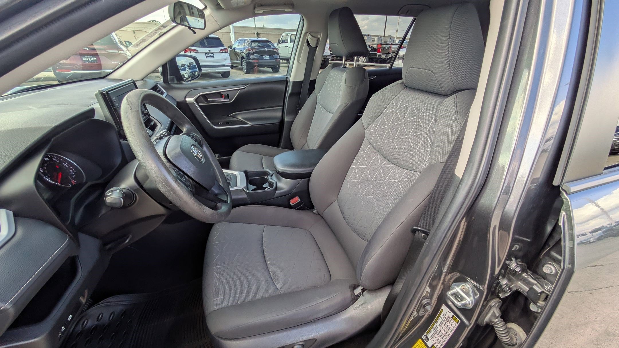 Used 2021 Toyota RAV4 XLE image 15