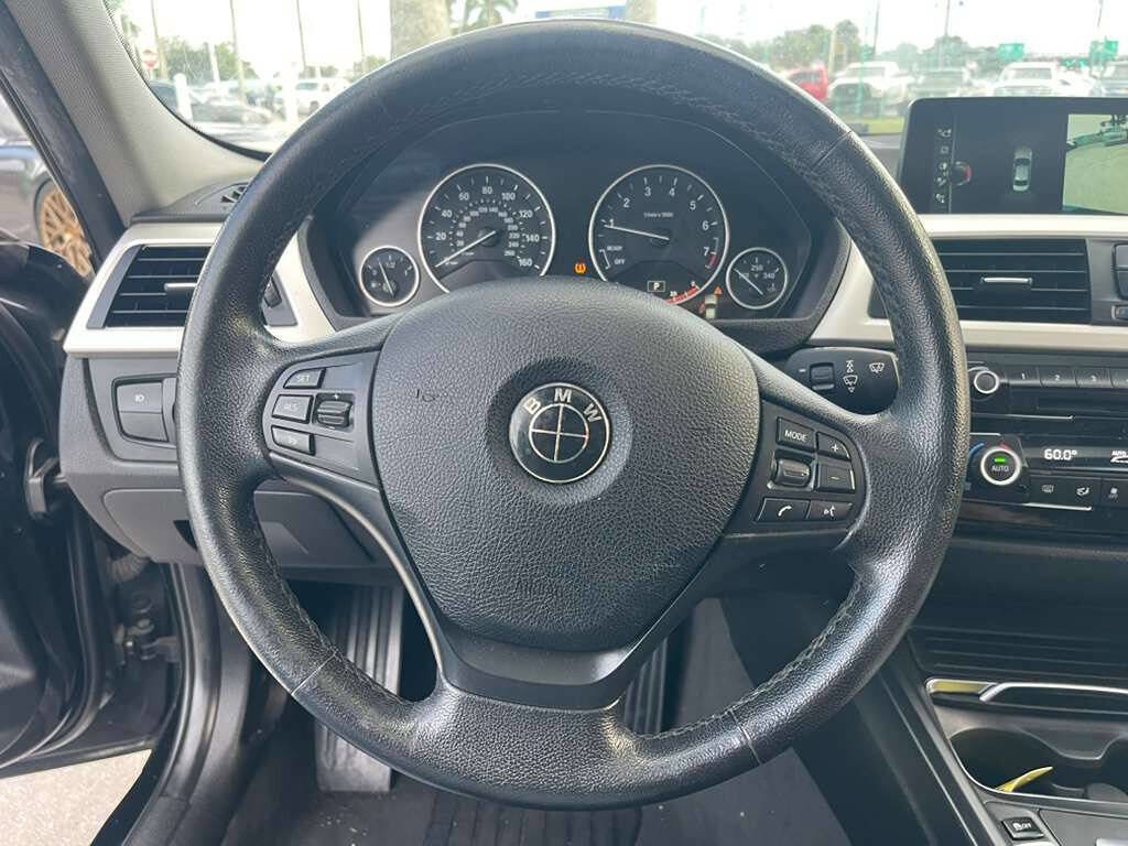 Used 2017 BMW 320i xDrive Sedan image 22