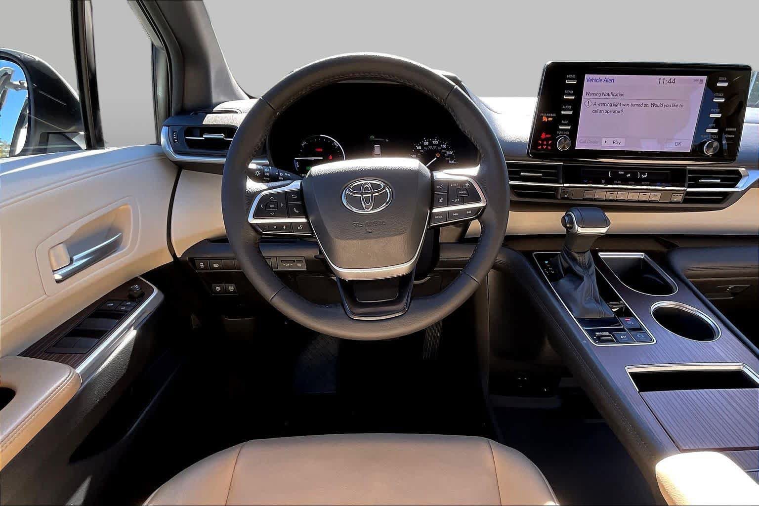 Used 2021 Toyota Sienna XLE FWD image 6