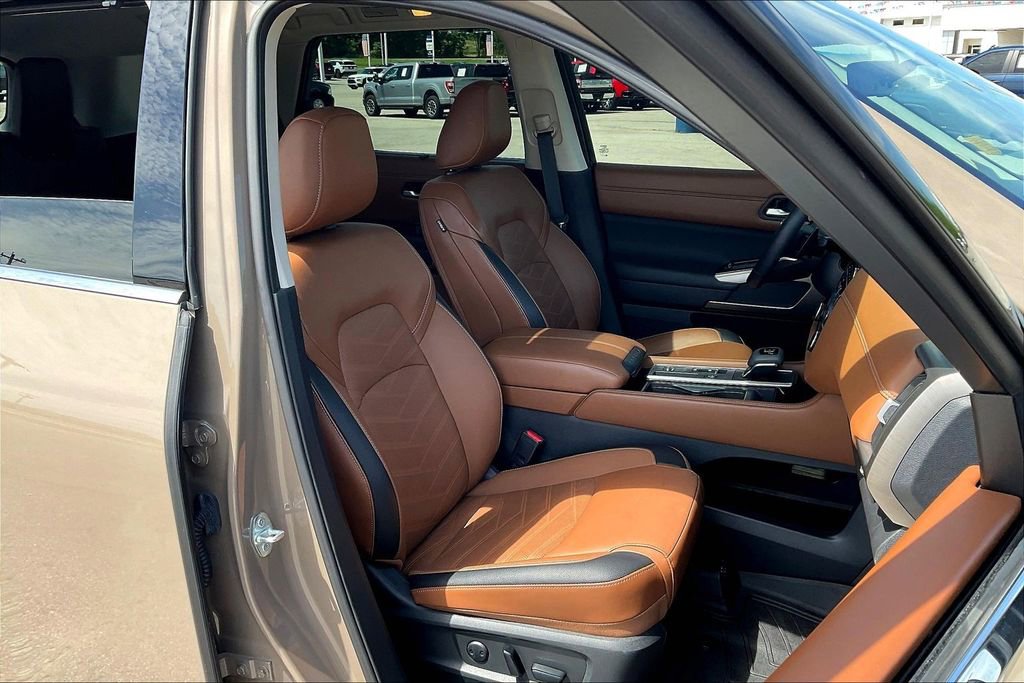 Used 2024 Nissan Pathfinder Platinum w/ Cargo Package FWD image 7