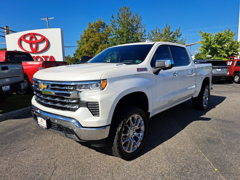 Used 2025 Chevrolet Silverado 1500 LTZ w/ LTZ Premium Package image 2