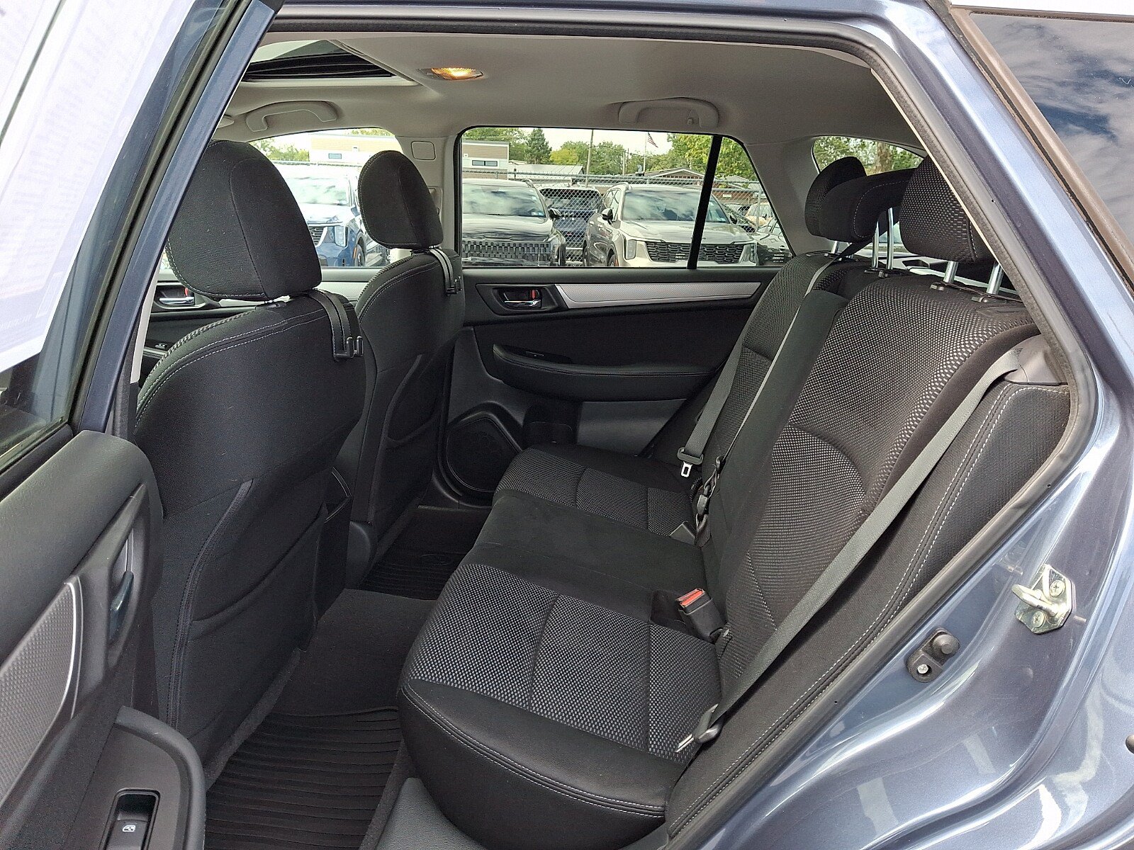 Used 2016 Subaru Outback 2.5i Premium AWD/4WD image 11