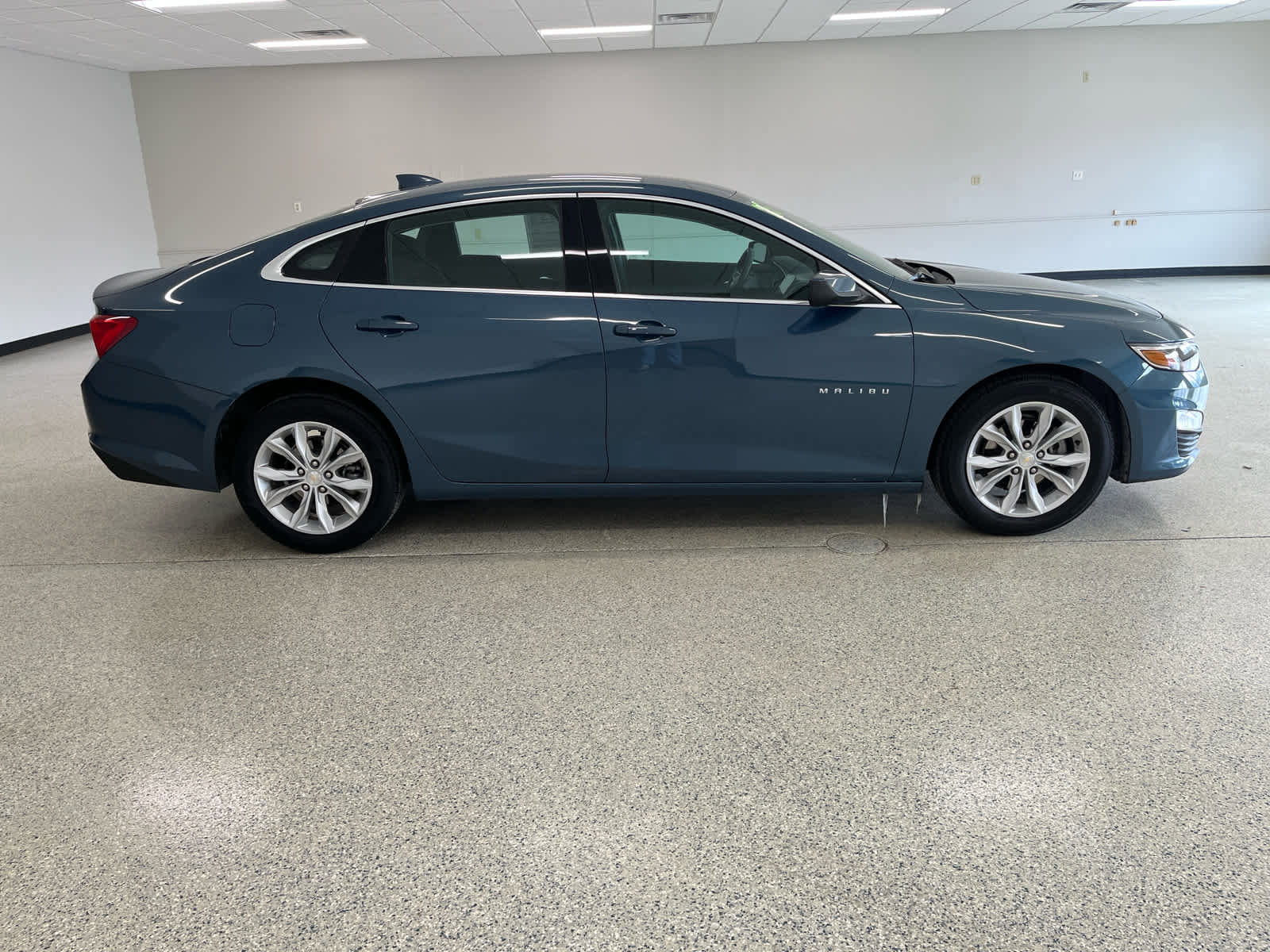 Used 2025 Chevrolet Malibu LT FWD image 6