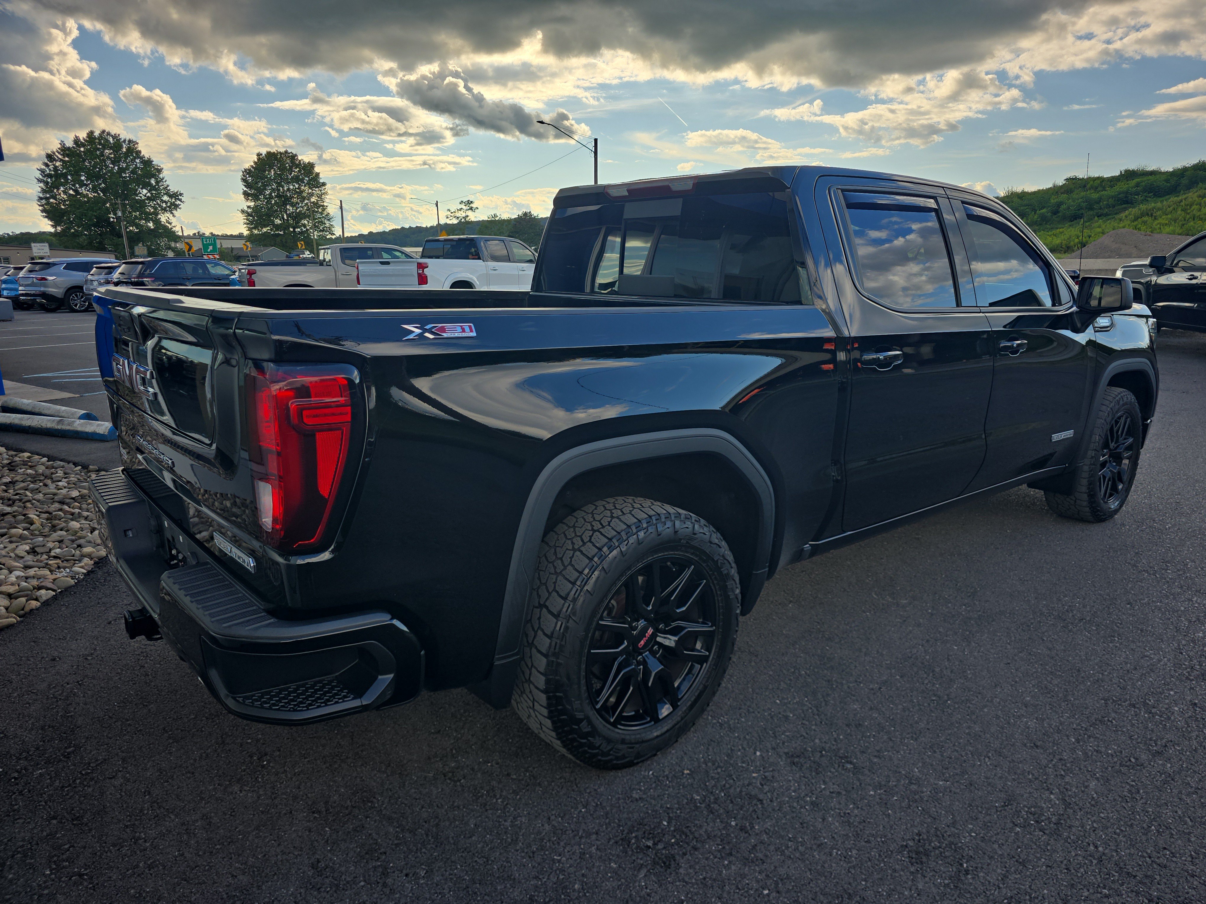 Used 2021 GMC Sierra 1500 Elevation w/ Preferred Package AWD/4WD image 3