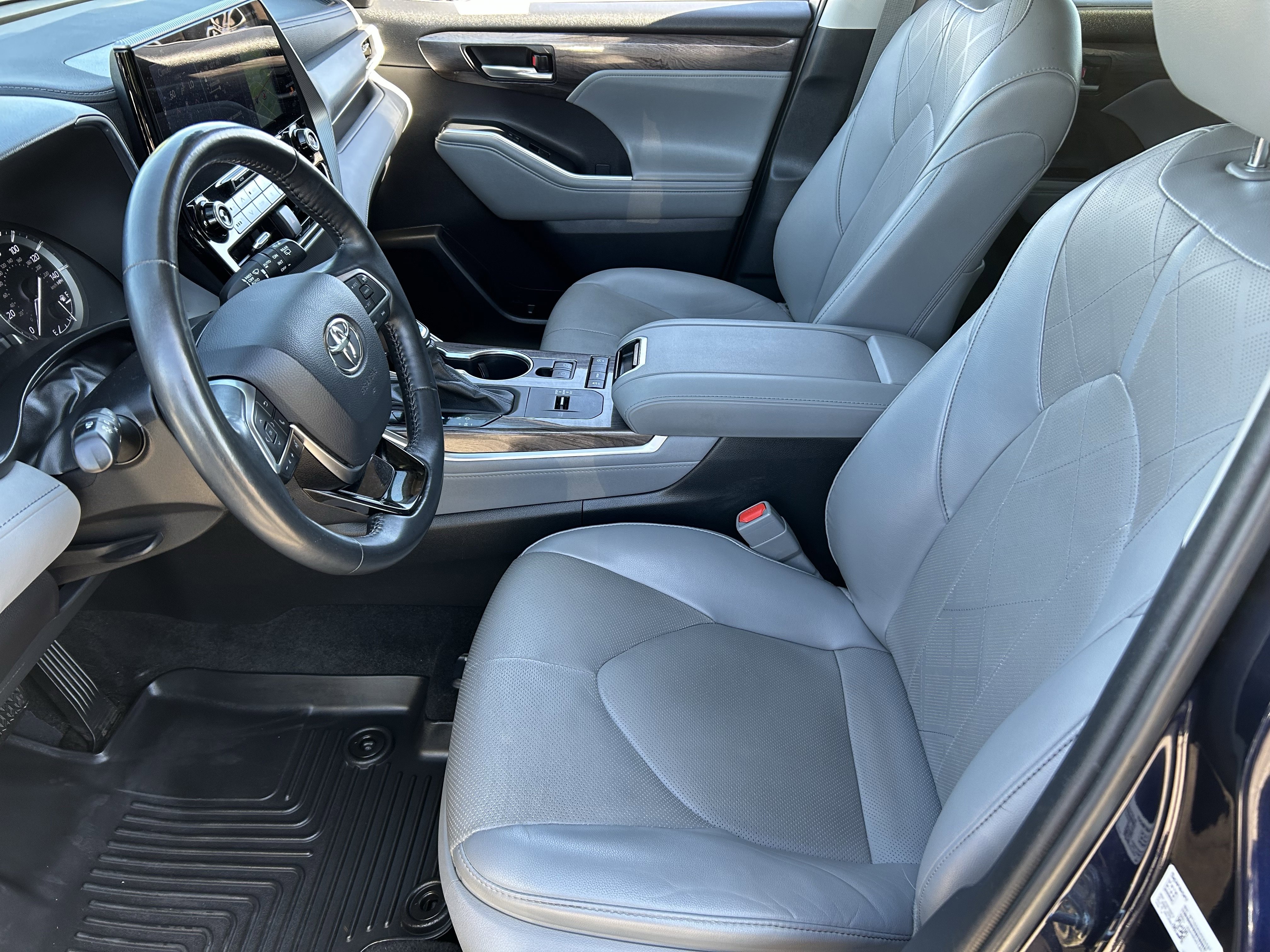 Used 2021 Toyota Highlander Platinum image 21