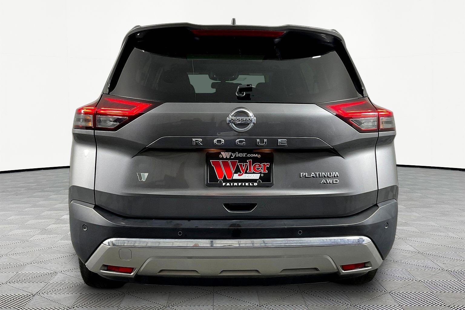 Used 2021 Nissan Rogue Platinum image 5