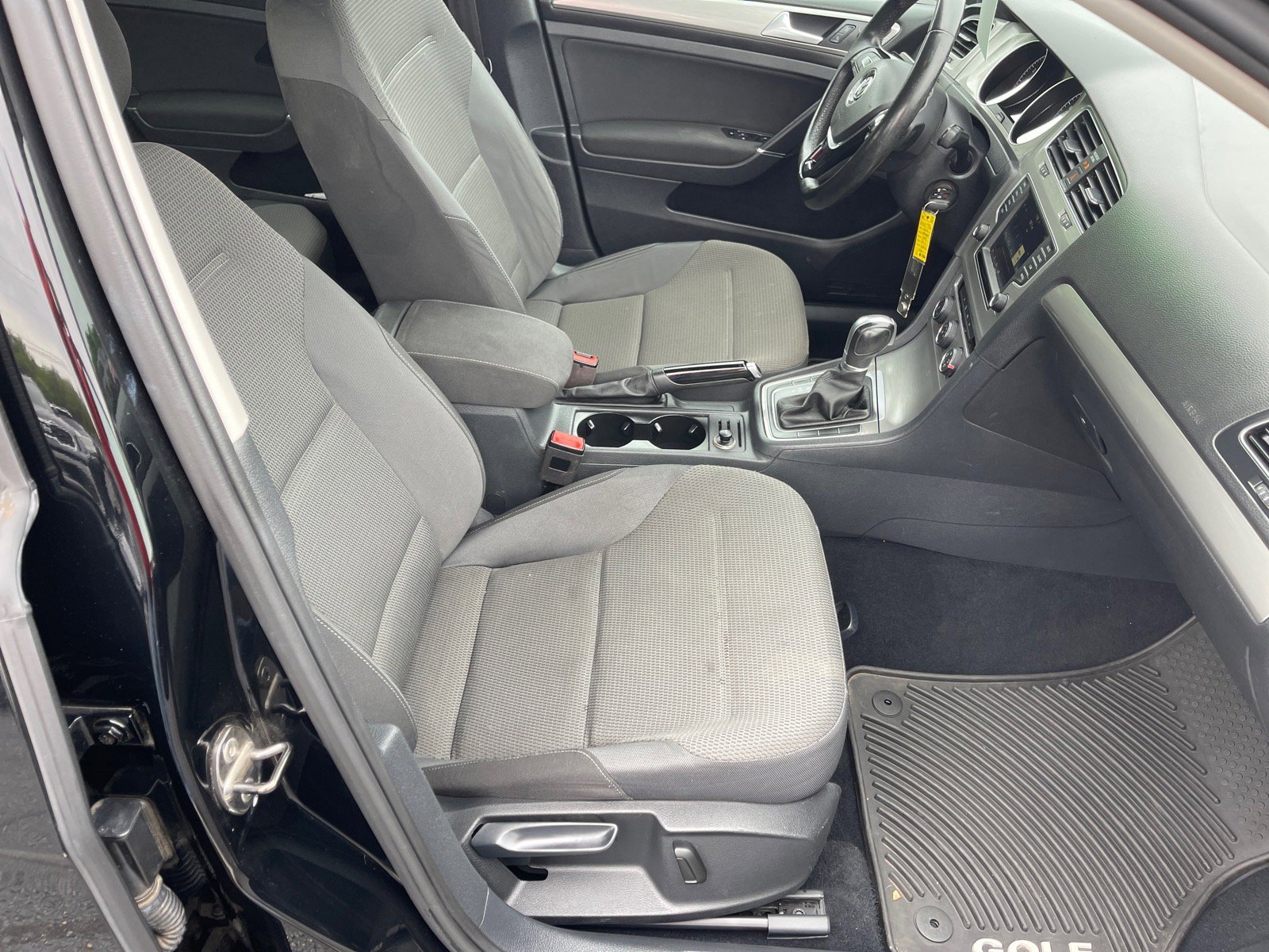 Used 2016 Volkswagen Golf S FWD image 19