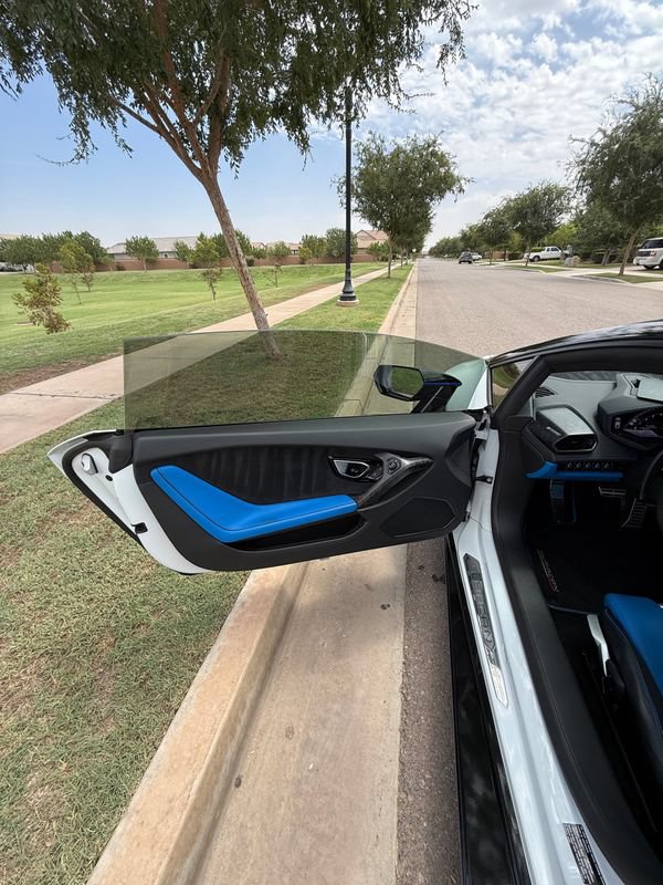 Used 2021 Lamborghini Huracan EVO RWD image 17
