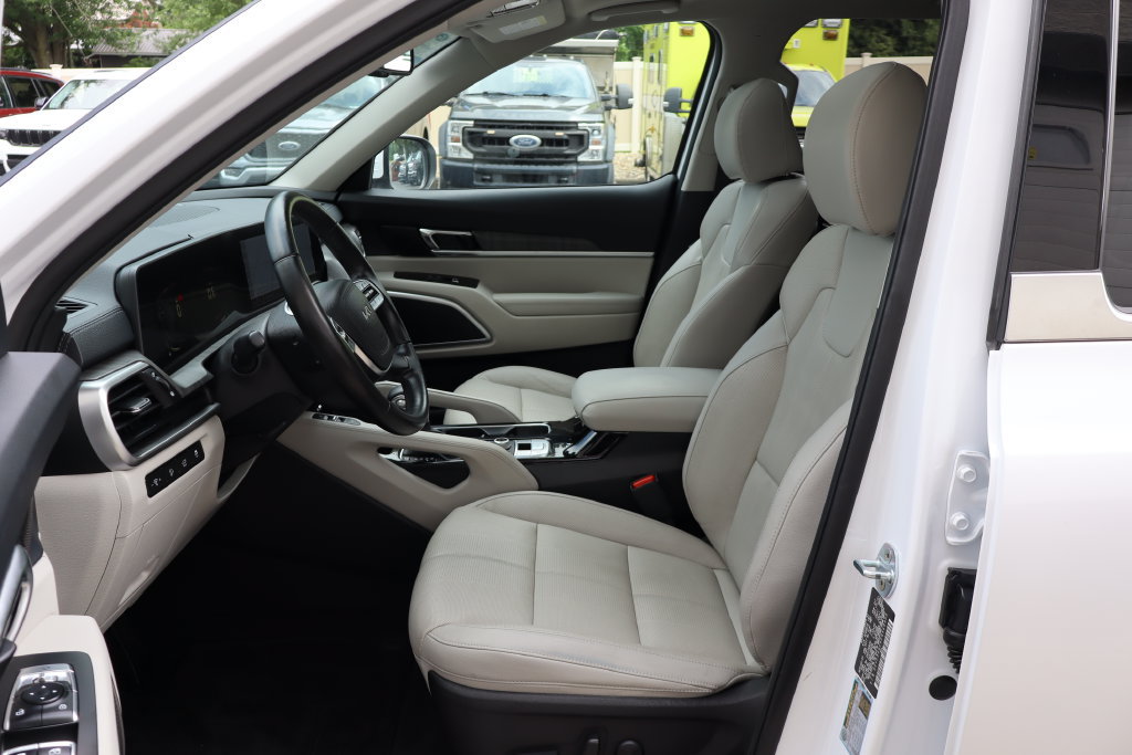 Used 2023 Kia Telluride EX w/ EX Captain's Chair Package AWD/4WD image 20