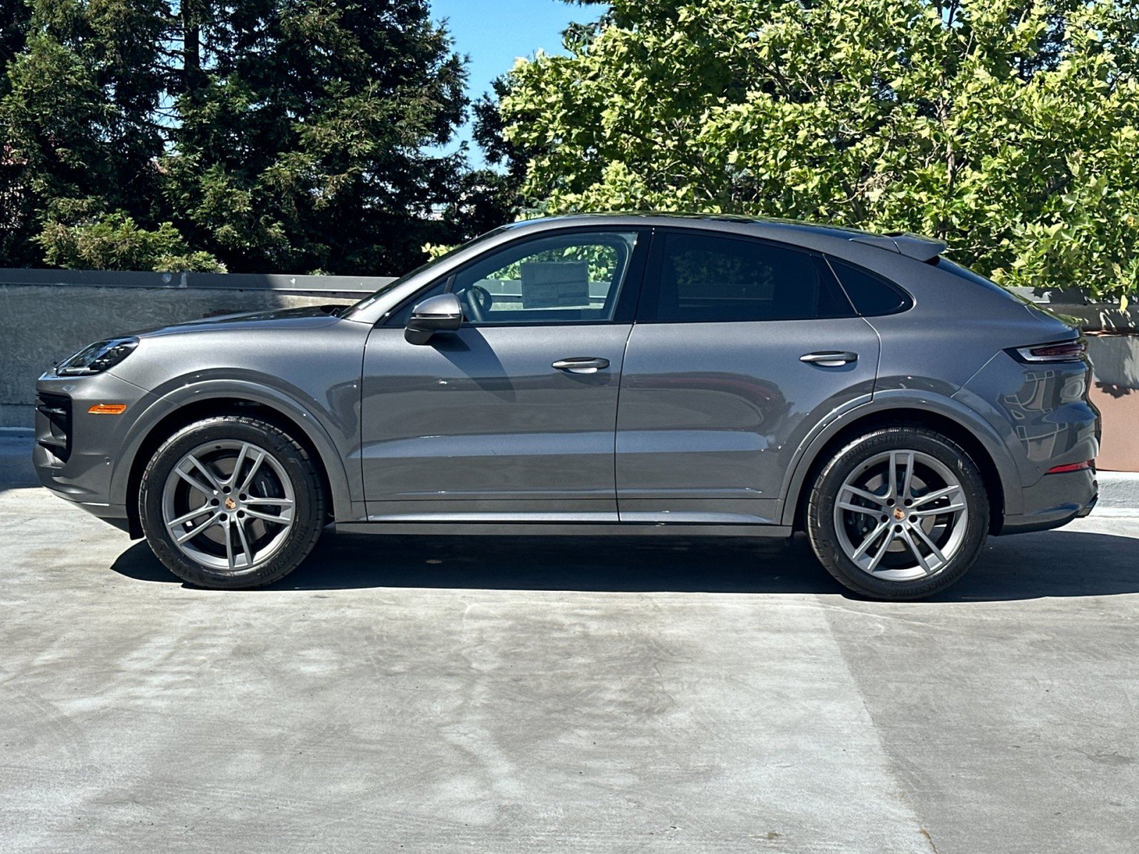 New 2025 Porsche Cayenne Coupe image 2