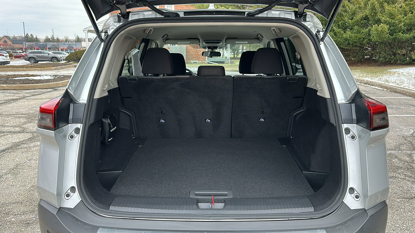 Certified 2022 Nissan Rogue SV image 6