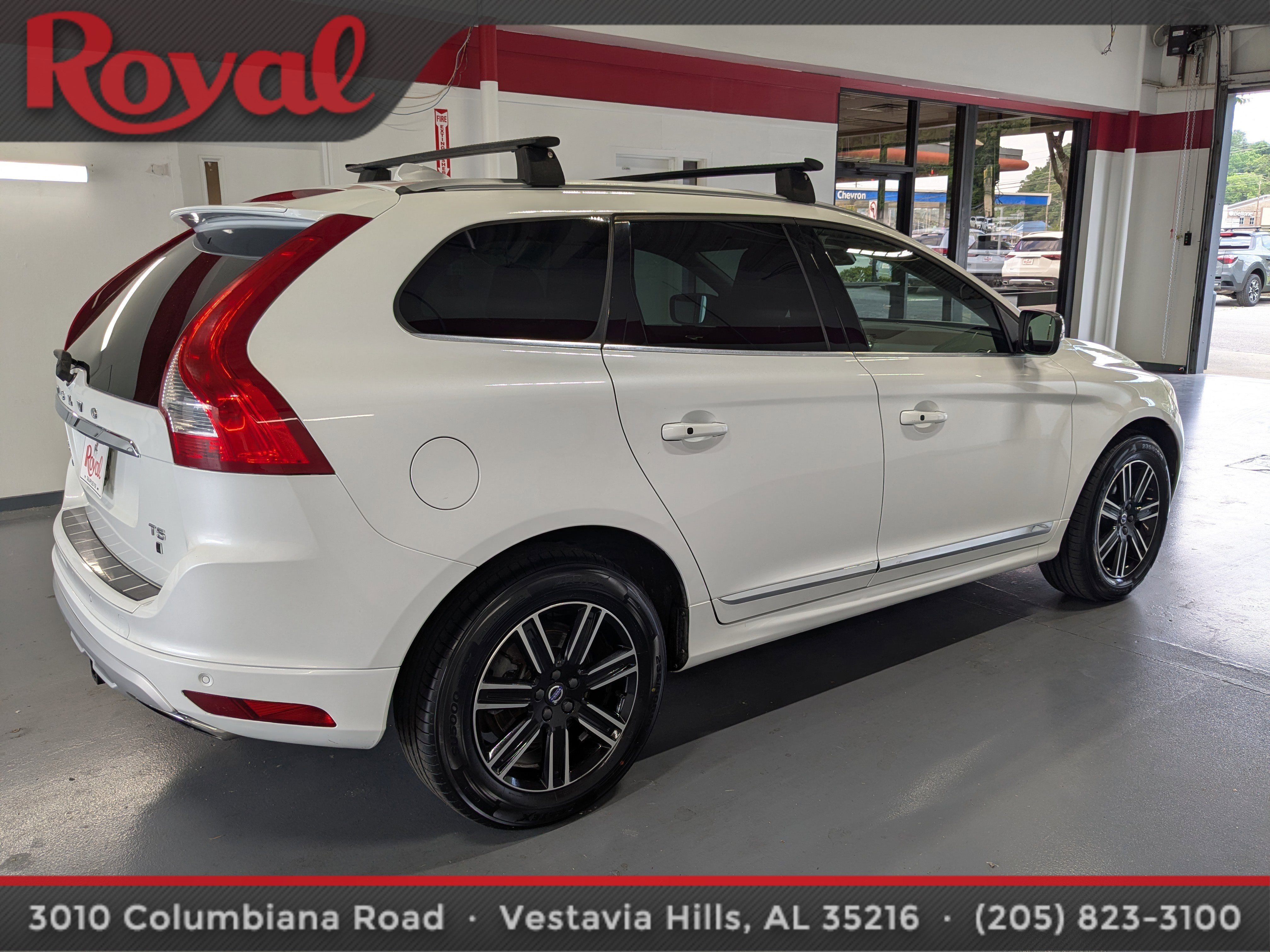 Used 2017 Volvo XC60 T5 Dynamic w/ Advanced Package AWD/4WD image 4