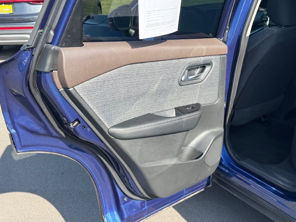 Used 2023 Nissan Rogue SV FWD image 18