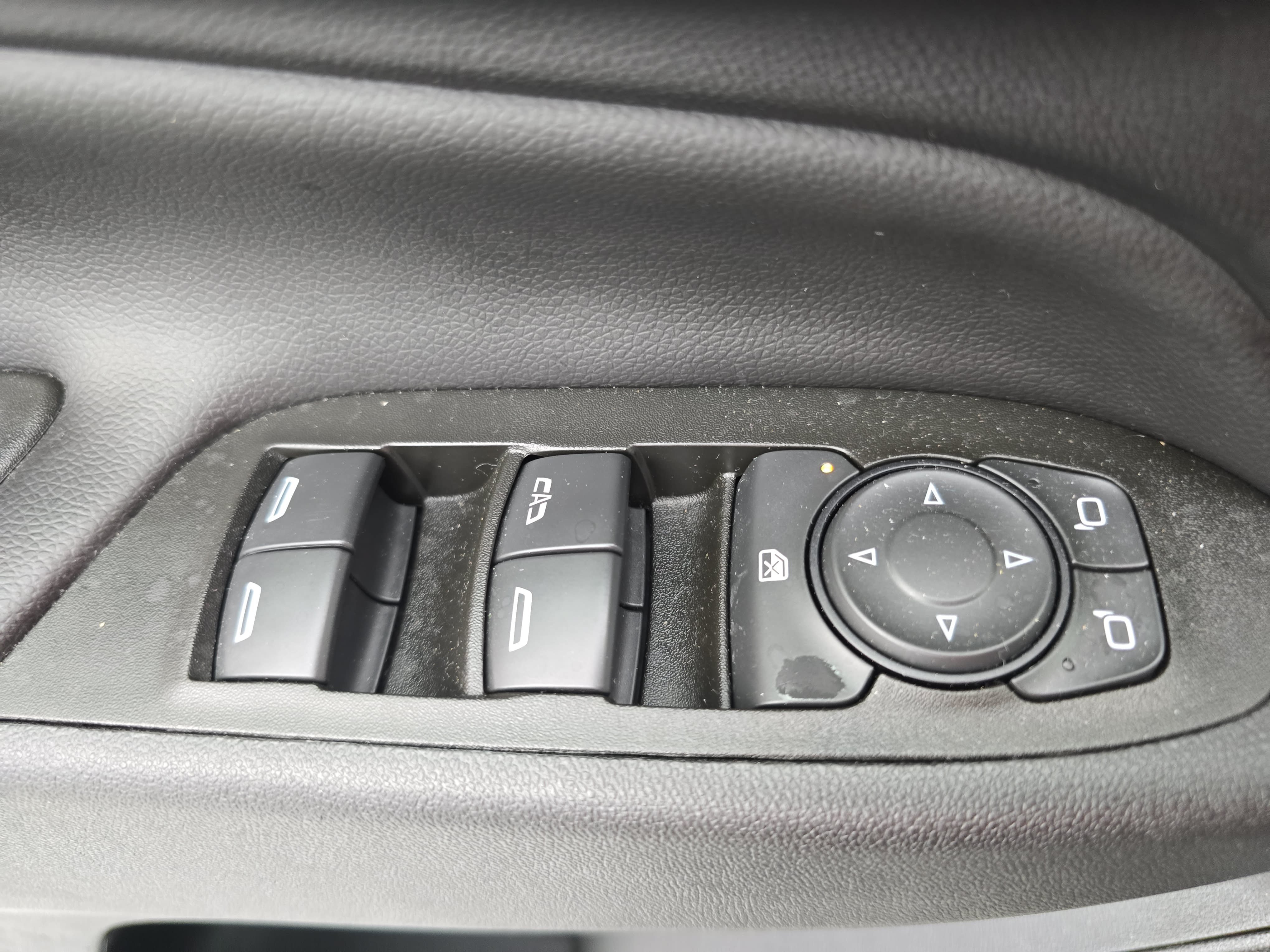 Used 2020 Chevrolet Equinox LT FWD image 26