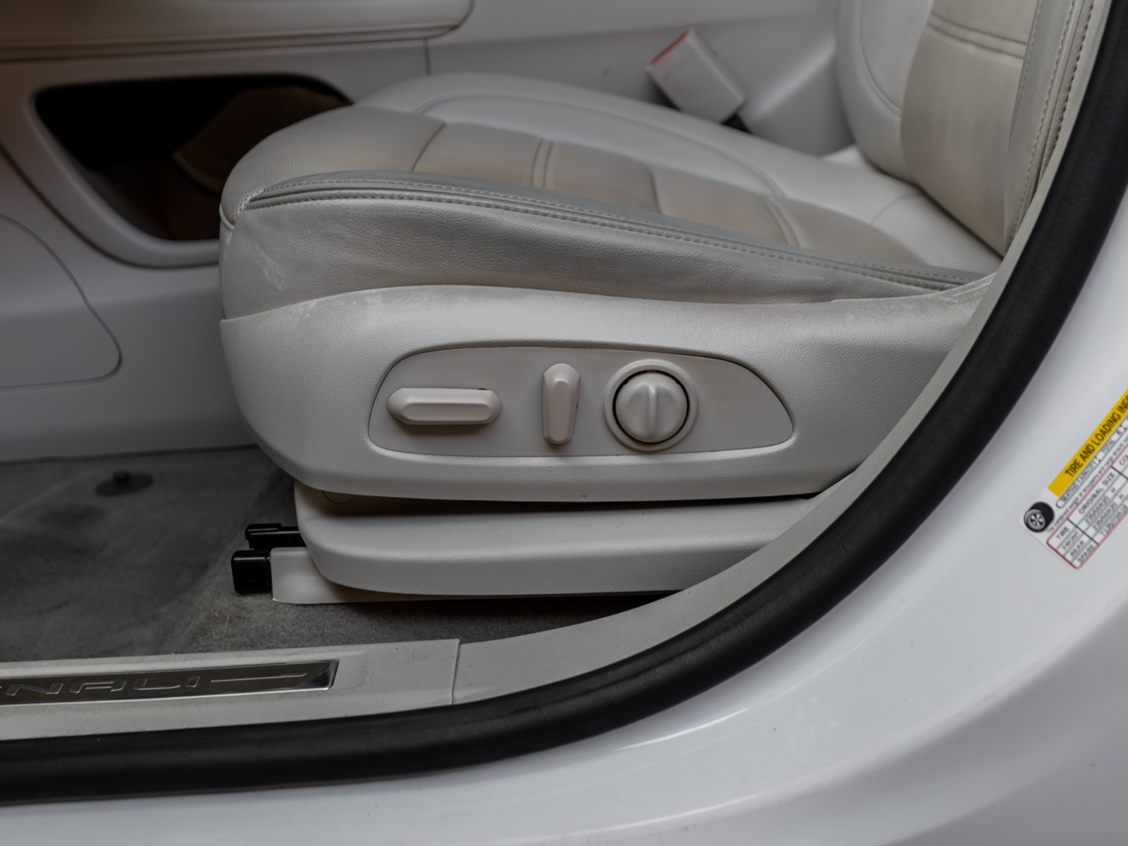 Used 2021 GMC Acadia Denali w/ Denali Technology Package FWD image 55