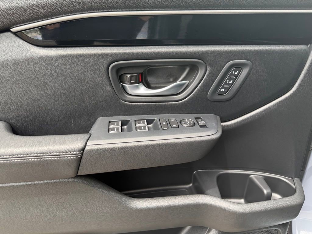 Certified 2025 Honda Pilot Touring image 17