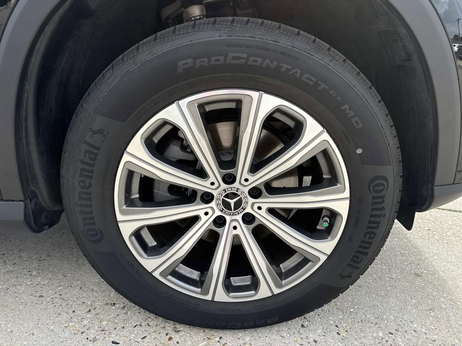 Used 2025 Mercedes-Benz GLC 300 image 4