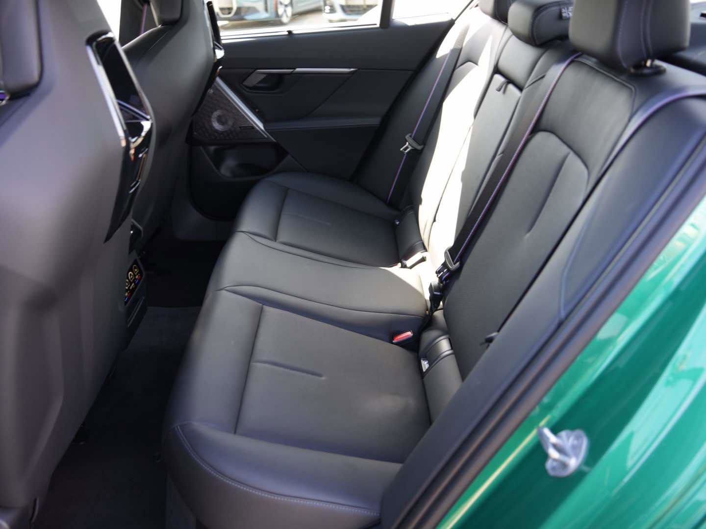 Used 2025 BMW M5 w/ Carbon Package image 14