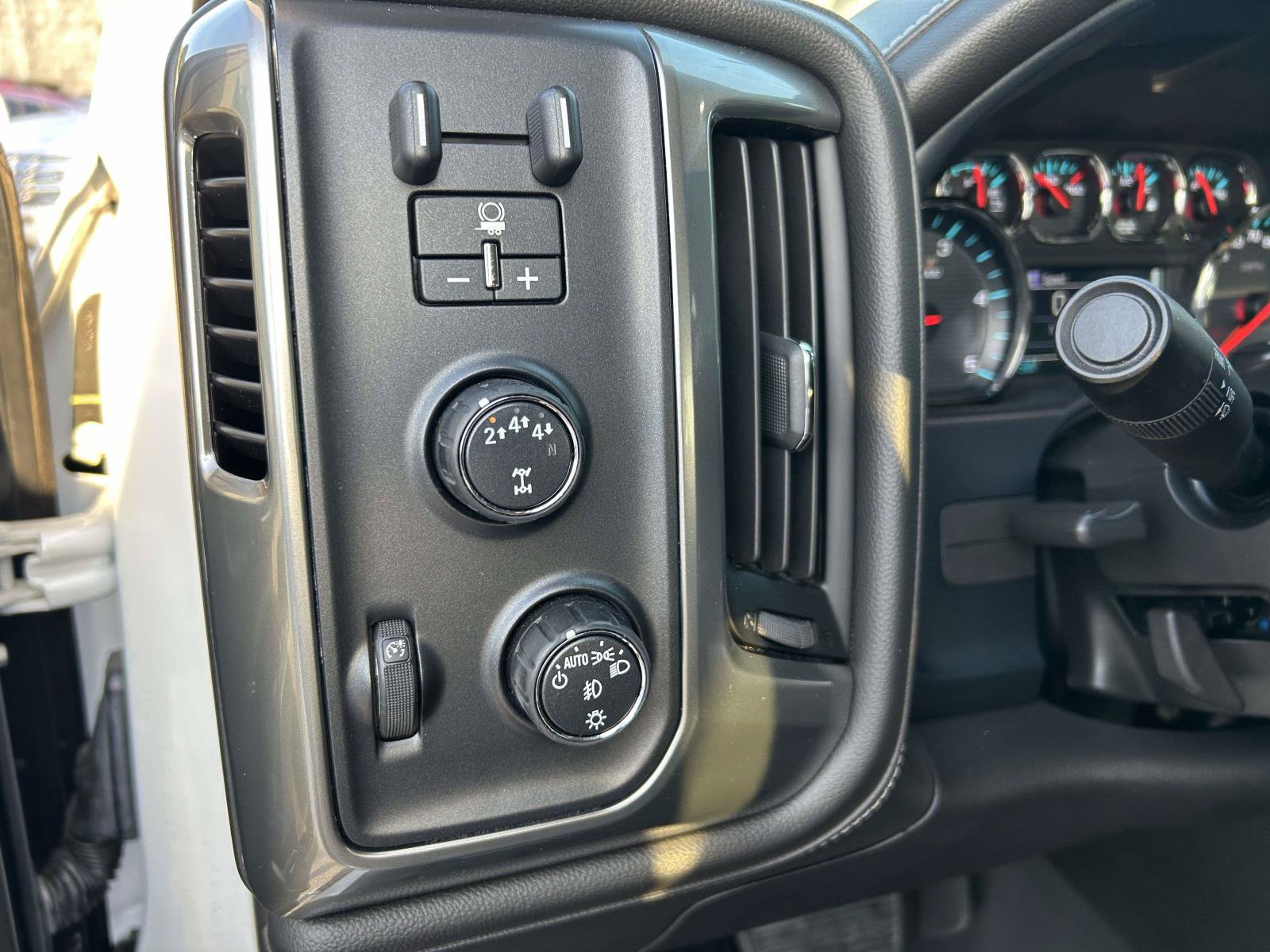 Used 2019 Chevrolet Silverado 2500 LTZ w/ Duramax Plus Package AWD/4WD image 18