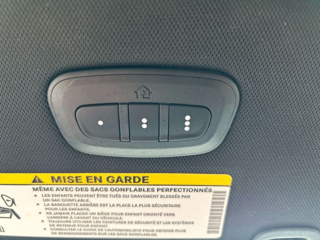 Used 2025 Chrysler Pacifica Limited FWD image 29
