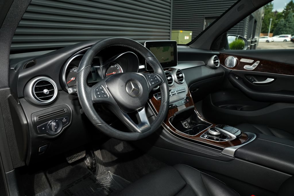 Used 2018 Mercedes-Benz GLC 300 4MATIC image 4